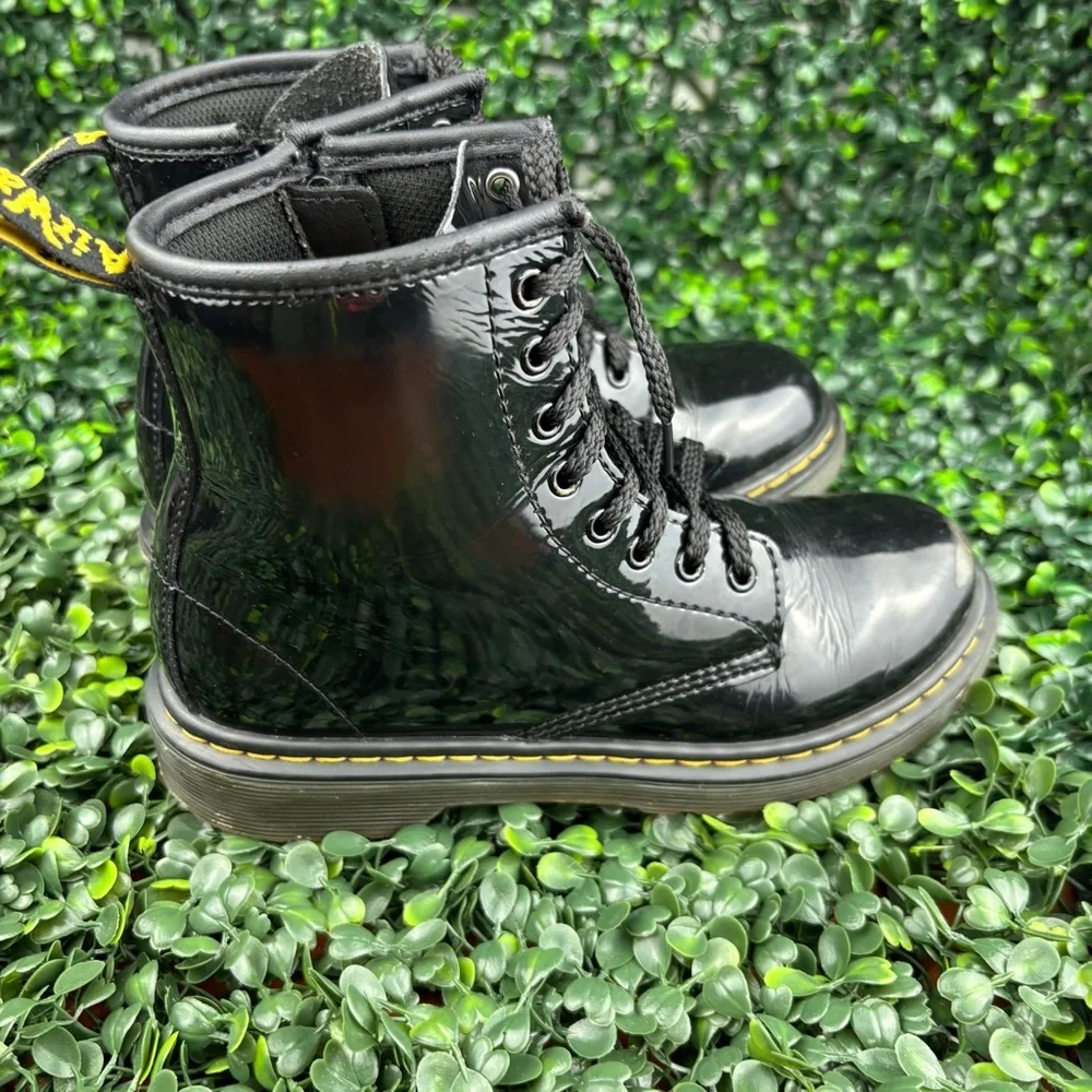 DR.MARTENS 1460 LACE UP BOOTS SIZE 2 KIDS